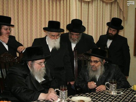 האדמו"רים סאטמר ובעלז (צילום: חדרי חרדים)