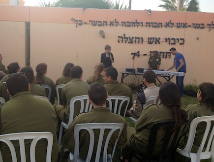 דנה לפידות בעמוד ענן (צילום: שמוליק וקסלר)