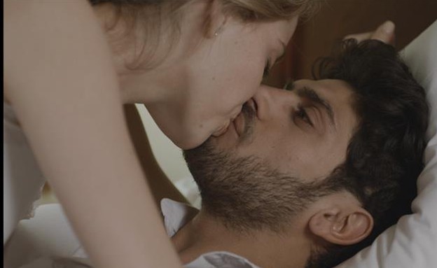 הנשיקה הראשונה  (תמונת AVI: mako)