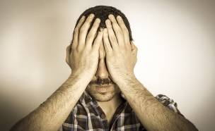 גבר עצוב מתוסכל מיואש (צילום: Slevin79, Thinkstock)
