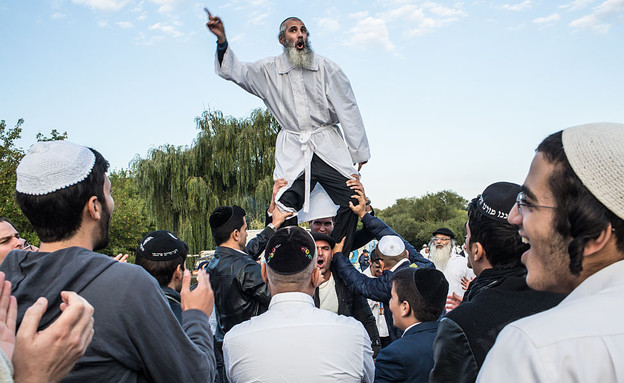 מתפללים באומן (צילום: Brendan Hoffman, GettyImages IL)