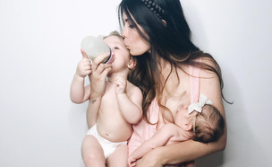 הנקה והאכלה מבקבוק מאיה ורדרשטרסה (צילום:  Photo by Flash90)