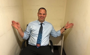 משכיר המשרד בחלל הקטן (צילום: בית שוהם בתל אביב)