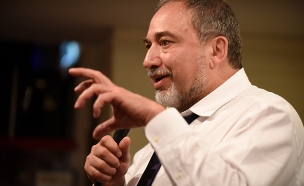 קורא להסדרת המאחז, ליברמן (צילום: פלאש 90 גילי יערי)