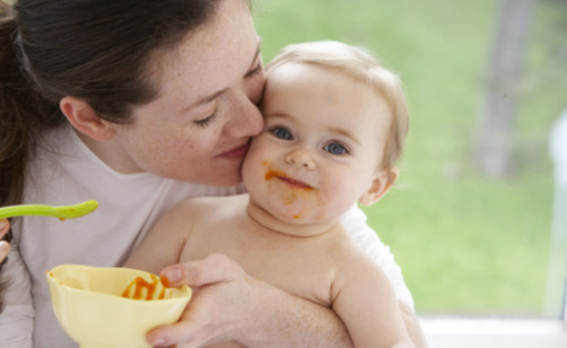 תינוק אוכל -אמא בוחרת (צילום: Marcy Maloy, GettyImages IL)