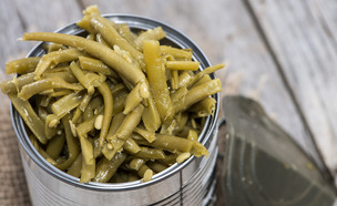 שעועית ירוקה קופסת שימורים (צילום: By Dafna A.meron, shutterstock)