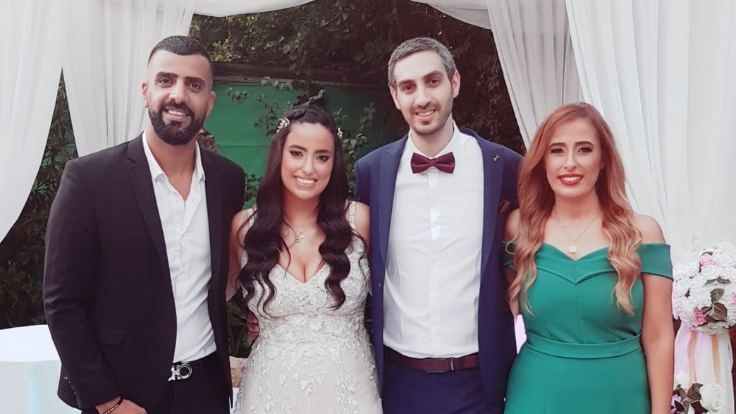 רגב הוד מלווה את הבת של נאווה בוקר לחופה. יוני 2020 (צילום: אלון חן, פרטי)
