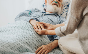 מטופל מבוגר (צילום: Photographee.eu, shutterstock)