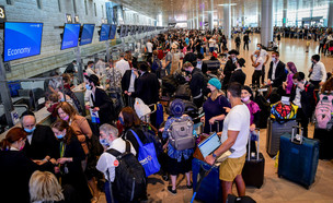 נוסעים בדרך לטיסה בנתב"ג (צילום: אבשלום ששוני, פלאש/90 )