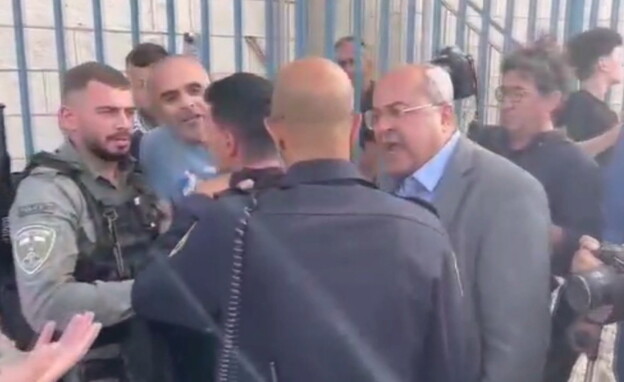אחמד טיבי בעימות (צילום: לפי סעיף 27 א') אחמד טיבי בעימות (צילום: לפי סעיף 27 א')