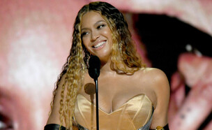 ביונסה בטקס פרסי הגראמי 2023 (צילום: by Michael Kovac/Getty Images for The Recording Academy)