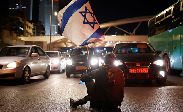 ההפגנה נגד המהפכה המשפטית בתל אביב (צילום: רויטרס) ההפגנה נגד המהפכה המשפטית בתל אביב (צילום: רויטרס)