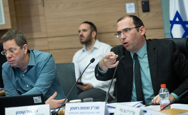 ח"כ שמחה רוטמן בועדת החוקה (צילום: פלאש 90) ח"כ שמחה רוטמן בועדת החוקה (צילום: פלאש 90)