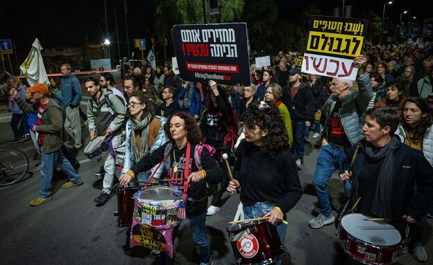 עצרת שחרור החטופים בכיכר החטופים (צילום: יונתן סינדל, פלאש 90)
