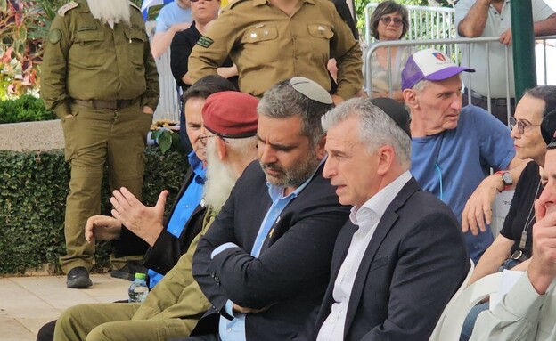 דדי ברנע בהלווית צבי פלדמן דדי ברנע בהלווית צבי פלדמן