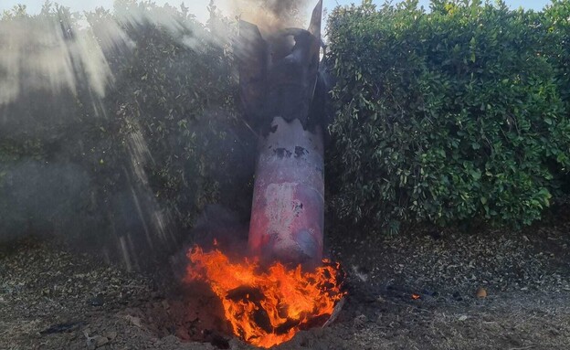 טיל איראני שנפל בשטח חקלאי (צילום: שימוש לפי סעיף 27א' לחוק זכויות יוצרים) טיל איראני שנפל בשטח חקלאי (צילום: שימוש לפי סעיף 27א' לחוק זכויות יוצרים)